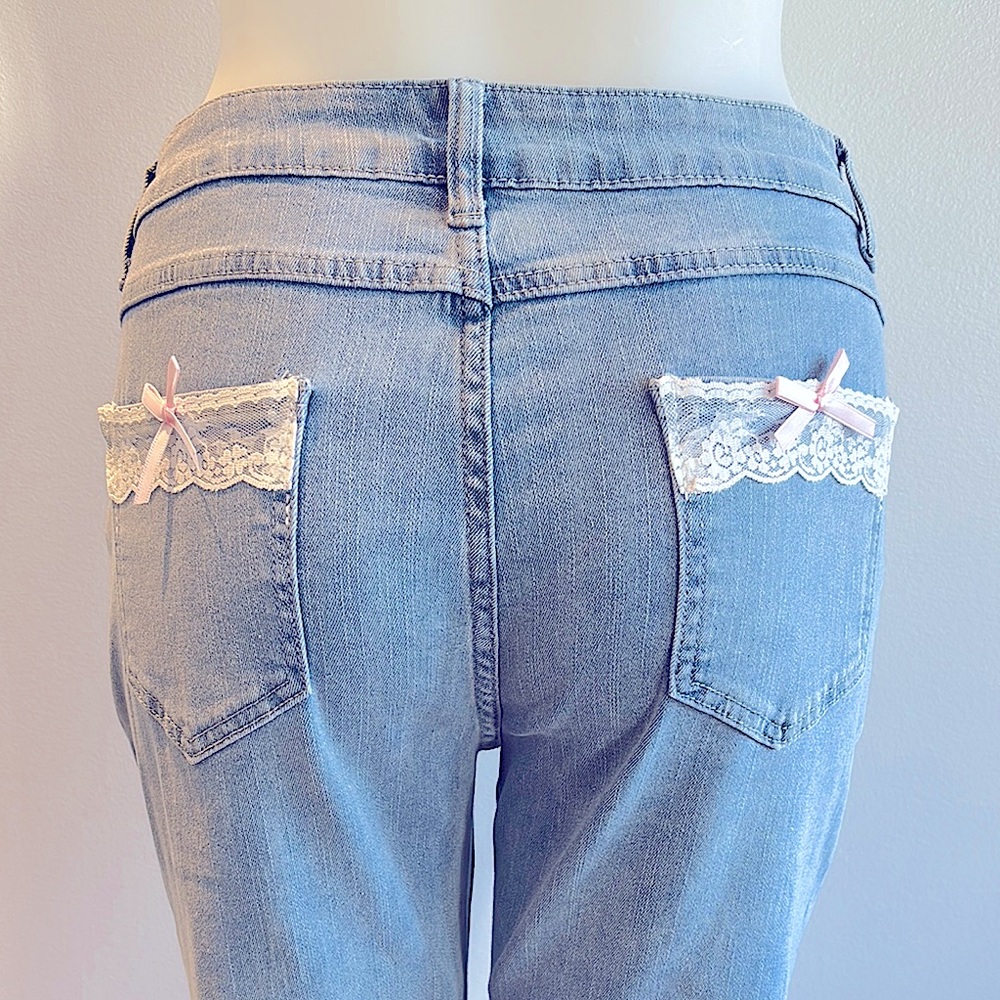 ROMWE Bow & Lace Trim Pocket Light Denim Jeans